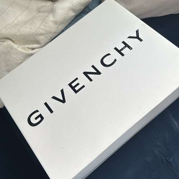 NEVER WORN Givenchy boots - Picture 4 of 5